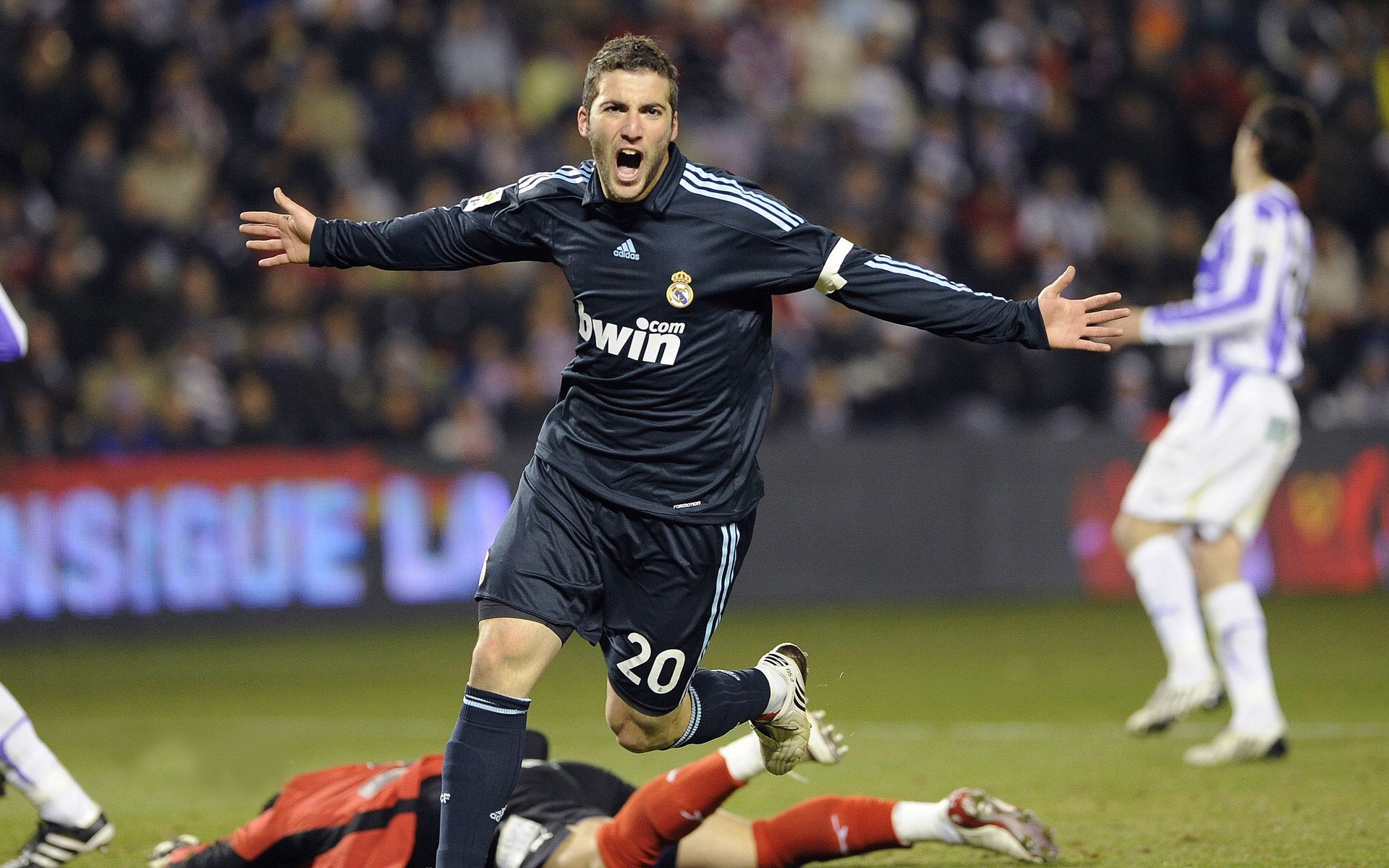 张伟丽连胜纪录扩大至八场，张伟丽比赛全程回放